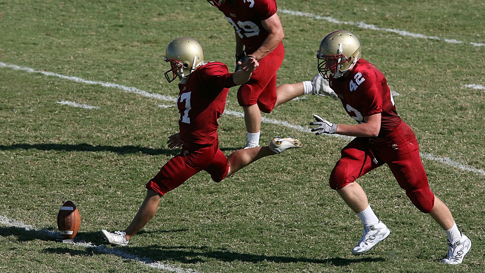 九游体育官方网站-_未来科技展：机器人运动员与真人比赛同台竞技_，机器人与人的比赛